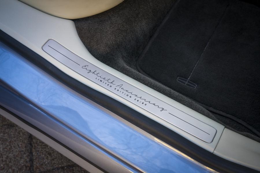 Детали интерьера Lincoln Continental 80th Anniversary Coach Door Edition 2019 года  (фото 42 из 54)